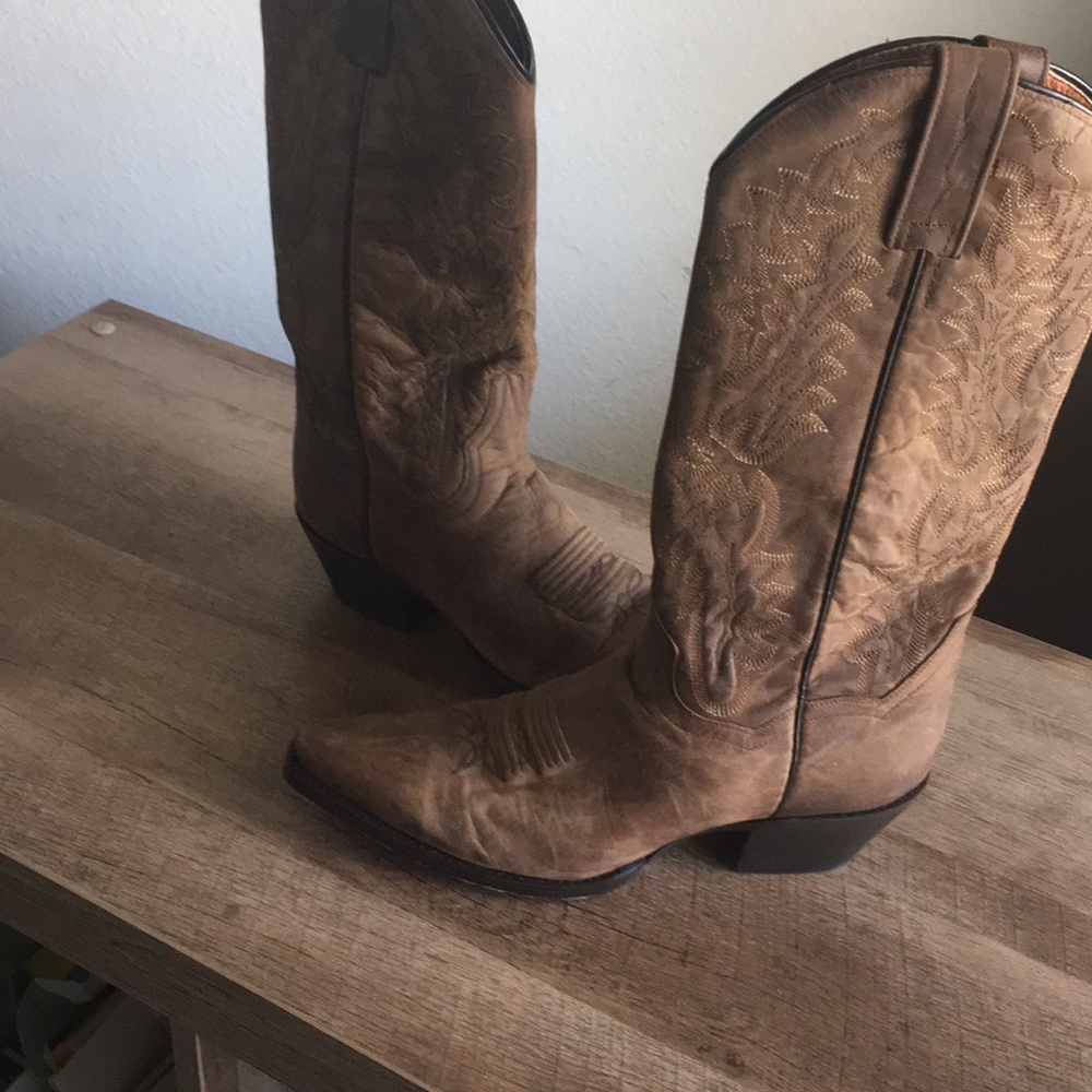 Snip Toe Cowgirl Boot Distressed Brown Tan